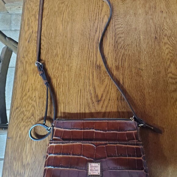 Dooney and Bourke shoulder bag - Picture 4 of 5